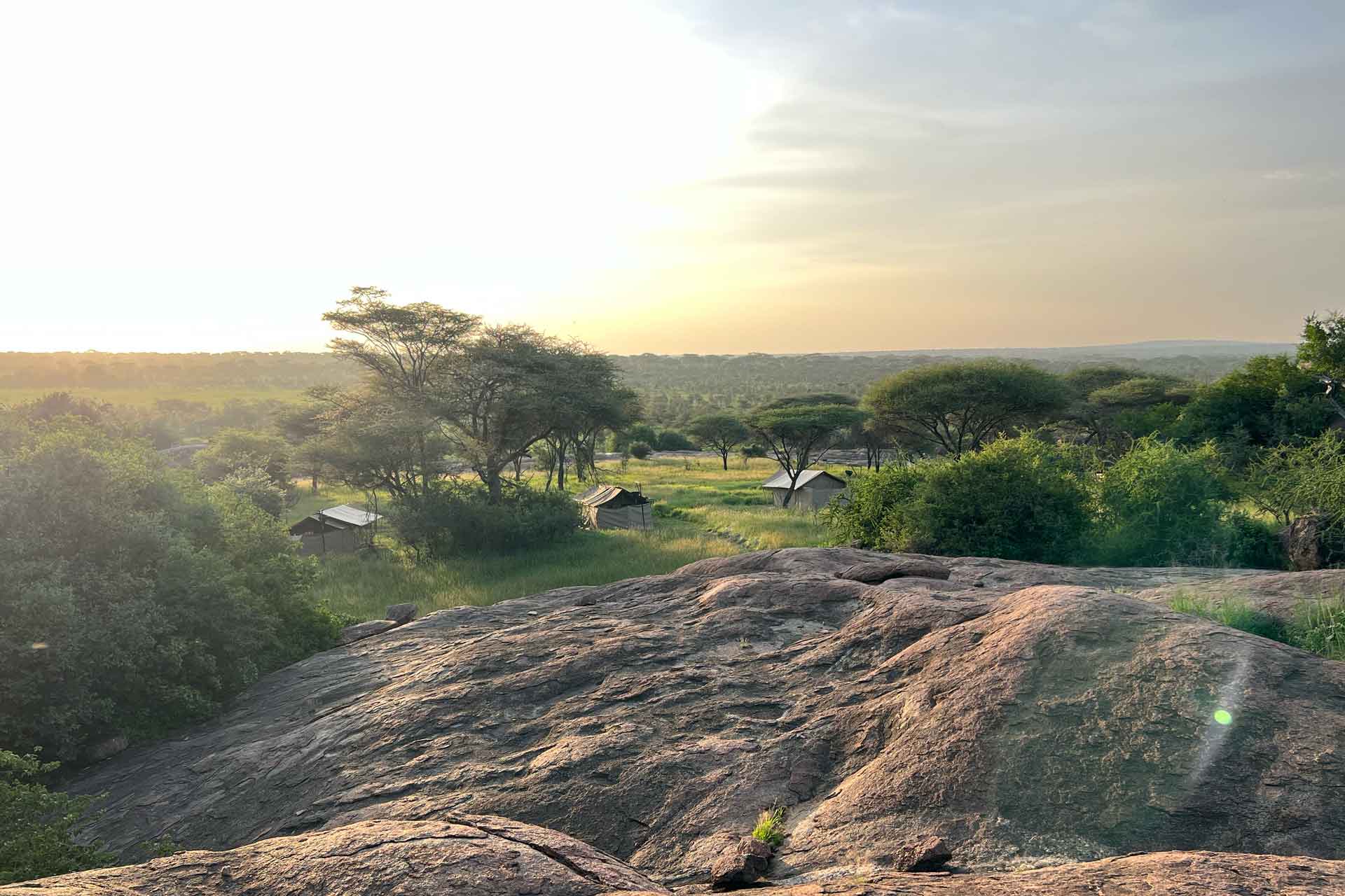 Little Green Camp Serengeti met Explore Tanzania