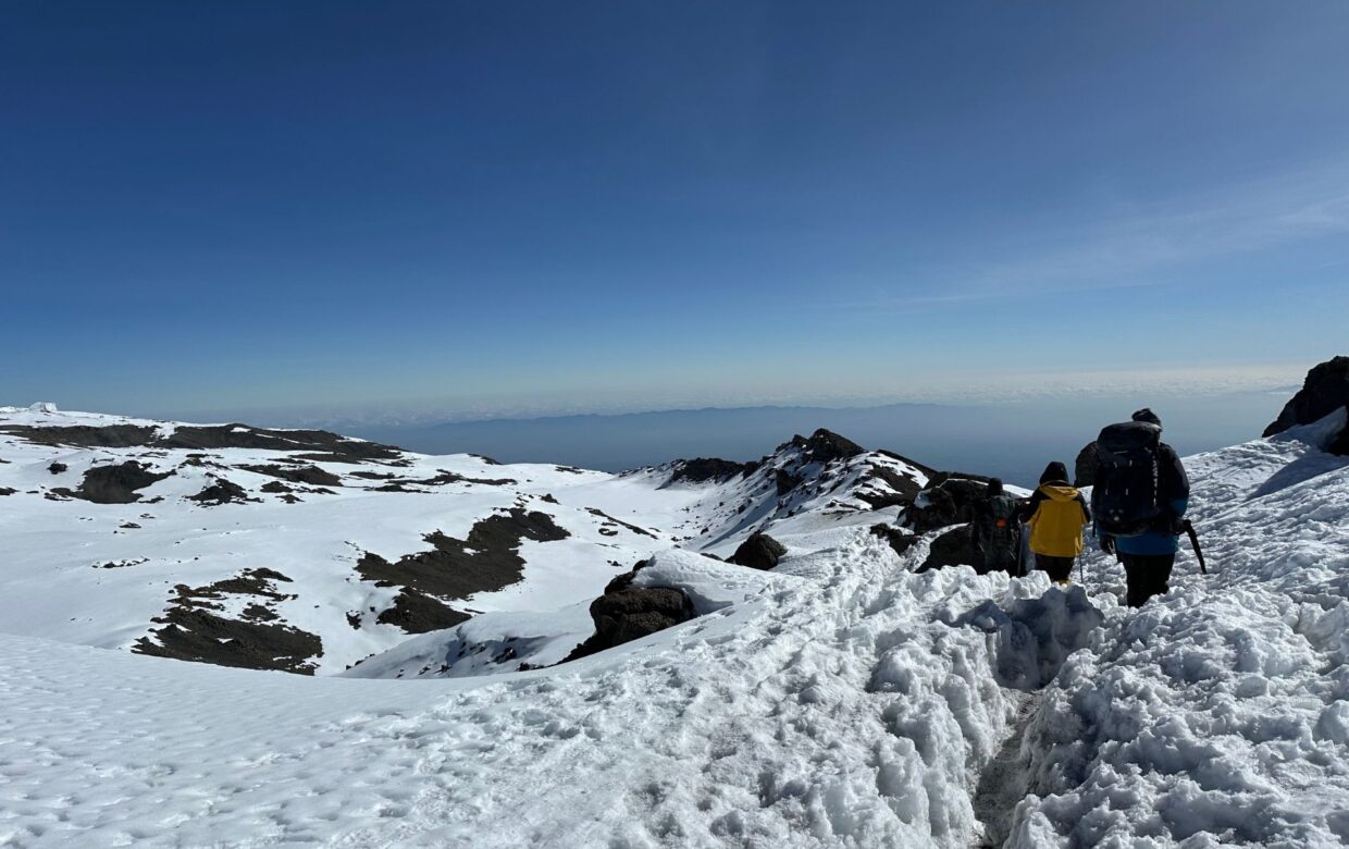 Kilimanjaro beklimmen door de sneeuw naar Uhuru Peak - Explore Tanzania