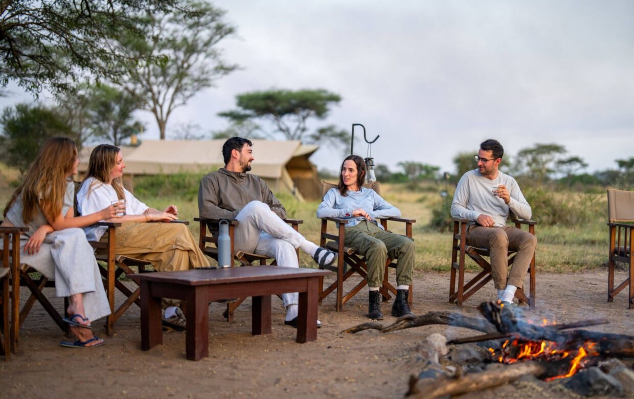 Pembezoni Camp Serengeti kampvuur Tanzania