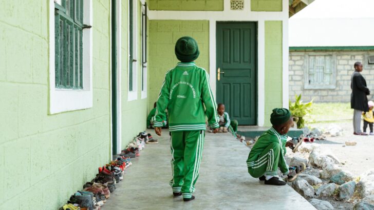 Bezoek kinderen Africa Amini school